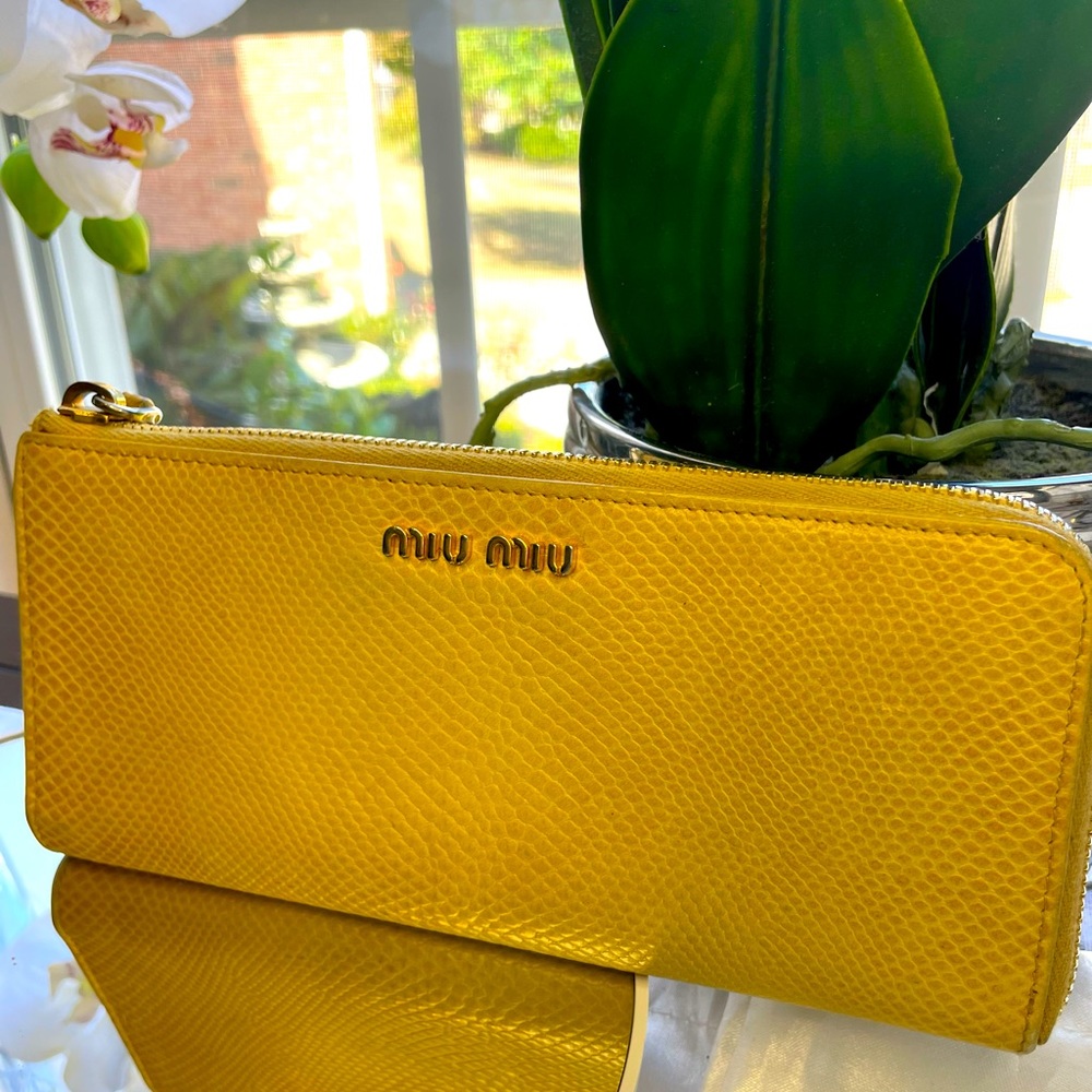 Miu Miu Leather Embossed Croc Leather Embossed Wallet